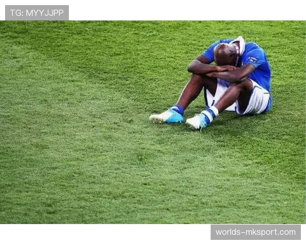 终场哨响,格拉纳达门将巴塔利亚瘫坐在地泪流满面